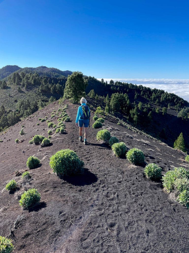 Wandern auf dem Gratweg über die Vulkane